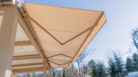 Stores bannes pour terrasse, guide et conseils de choix
