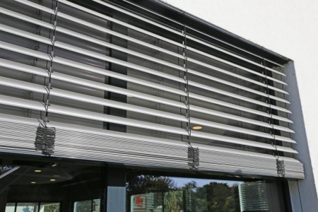 Un brise-soleil orientable prot&egrave;ge-t-il du soleil &agrave; Audincourt ?